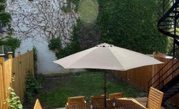 Luxury Old Montreal Parking with Yard Patio 10 Guests