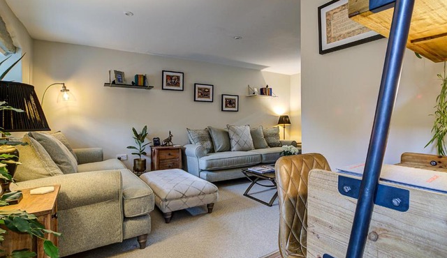 Luxury Old Sorting Office in Cotswold town centre