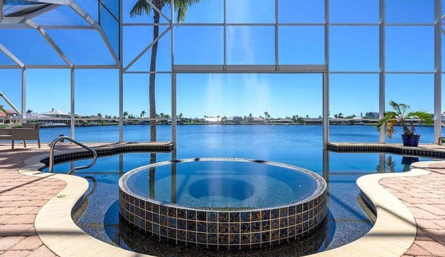 Luxury on Eight Lakes - Gulf Access & Pool table