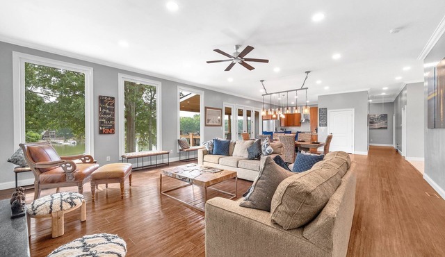 Luxury on High Rock Lake: Great for Groups!