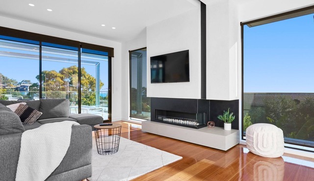 Luxury on Manna with Bay Views