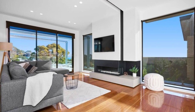 Luxury on Manna with Bay Views