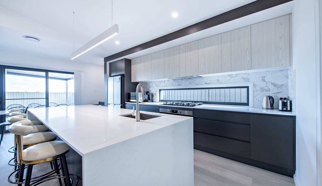 Luxury on Oxford - Contemporary Style, Sleeps 8