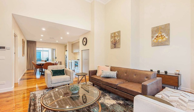 Luxury on the Esplanade - Echuca Holiday Homes