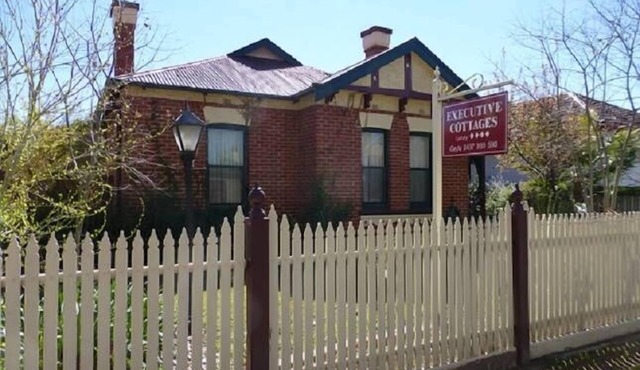 "Luxury on Wyse" - A minute's walk to Dean St.