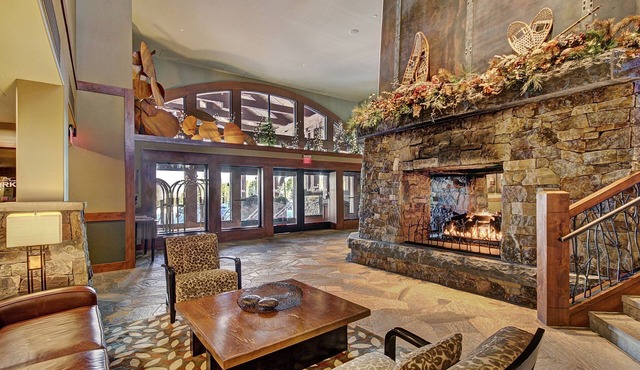 Luxury One Bedroom At Base Of Peak 8! Condo by RedAwning