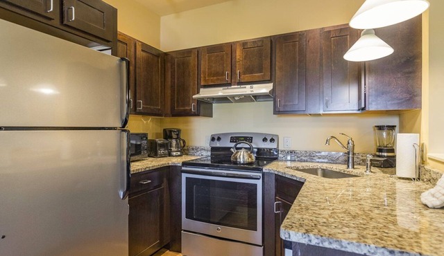 Luxury one bedroom and one bathroom unit with full amenities