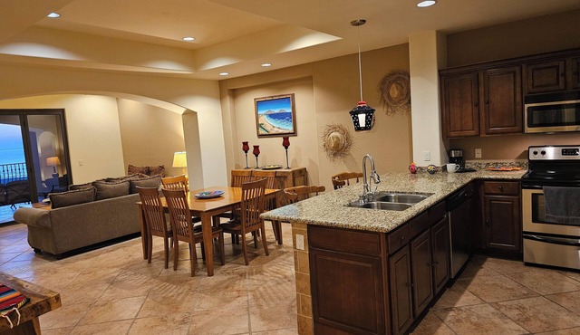 Luxury One Bedroom Condo Steps away from the sea of Cortez.nPrivate and Secure.