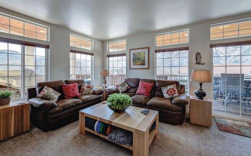 Luxury One Bedroom Condo - Downtown Leavenworth