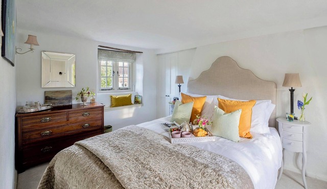 Luxury one bedroom thatched holiday cottage Dorset