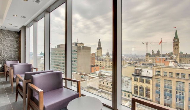 Luxury one bedroom w patio steps from parliament