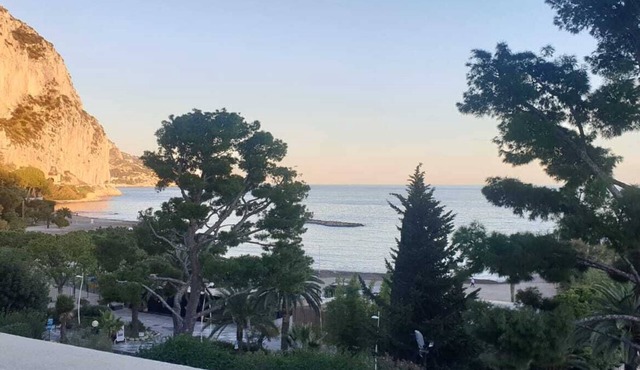 Luxury one large bedrom flat with large sea view.