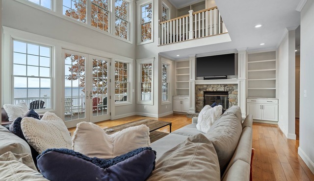Luxury Oneida Lakefront/Pet Friendly