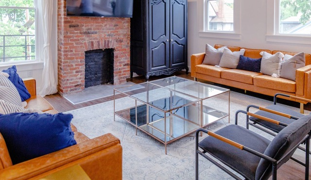 Luxury Open-Concept Condo, <5 Minutes to Downtown