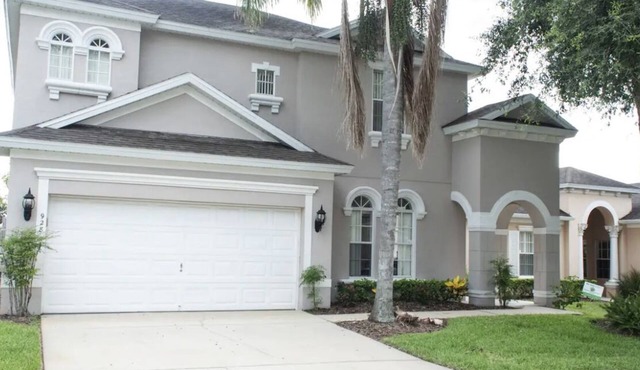 Luxury Orista villa with pool, sleeps 10! Five Bedrooms with Four Full bathroom