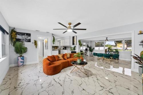 Luxury Orlando Vacation Home 4BR, With Pool And Big Backyard Near Disney