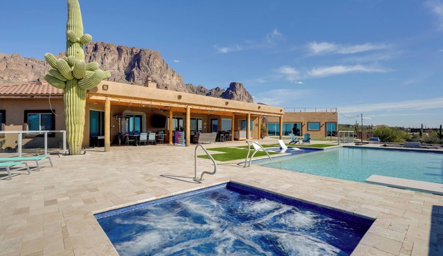 Luxury Outdoor Oasis! Superstition Mtns Retreat