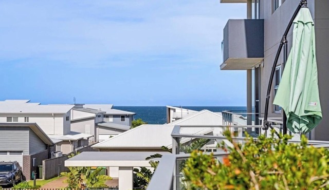 Luxury, over-sized private unit, by the beach. Pet friendly!