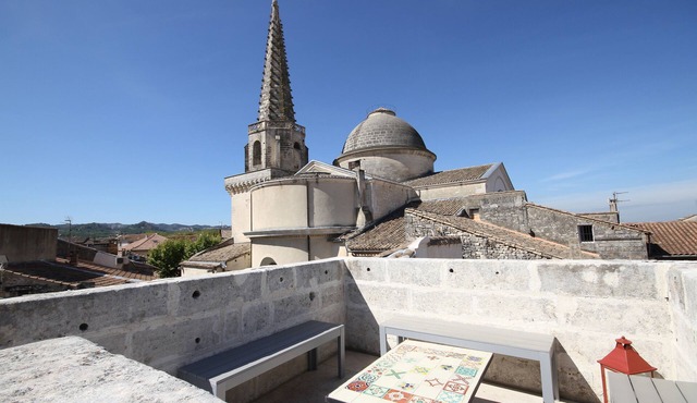 Luxury penthouse apartment in centre of St Rémy with amazing views from terrace