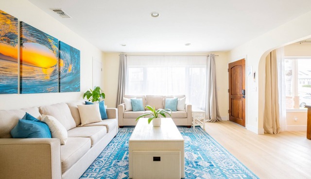 Luxury Pacific Beach Family Getaway Steps to Beach Jacuzzi Yard AC Garage BBQ