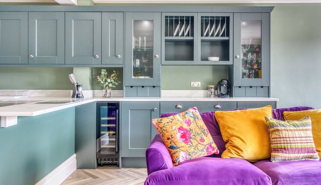 Luxury Painswick apartment close to pubs, cafes, shops, Cirencester, Cotswolds