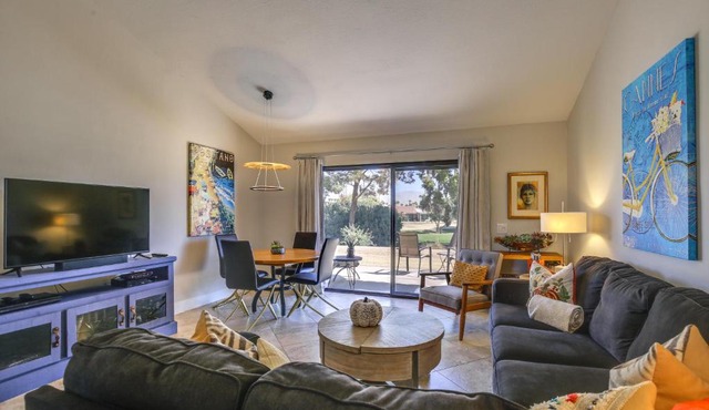 Luxury Palm Desert Condo with Patio on Golf Course!