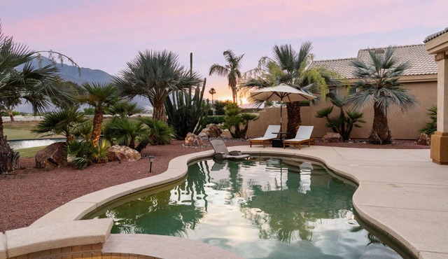 Luxury Palm Springs Villa: Sunset Oasis on Golf course, private pool and hot tub