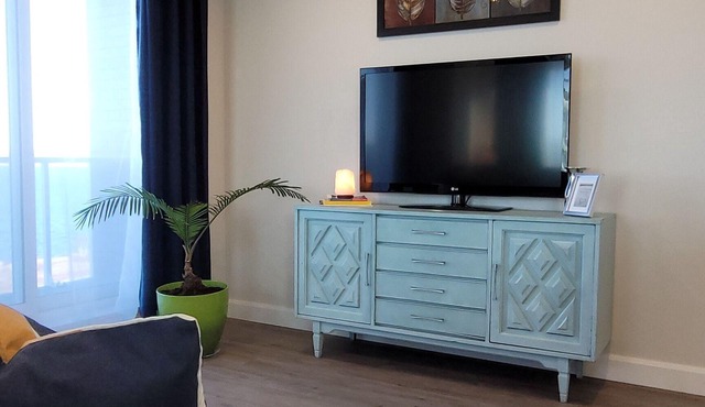 Luxury Panorama Family-Sized Suite. 15 Minutes to Downtown!