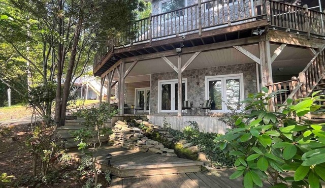 Luxury Paradise Awaits on the Lakefront