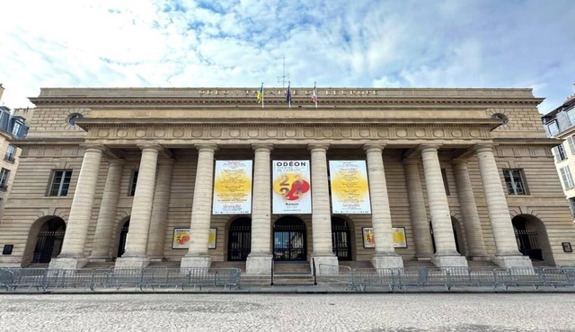 LUXURY PARISIAN APARTMENT NEAR LUXEMBOURG GARDENS: HISTORICAL CHARM - 4 BEDROOM