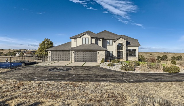 Luxury Parker Mansion w/Bar, B-Ball & Hot Tub