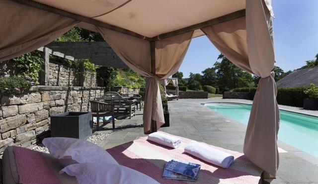 Luxury Peak District Cottage in 5 acres, Private Pool, 2 miles from Ashbourne