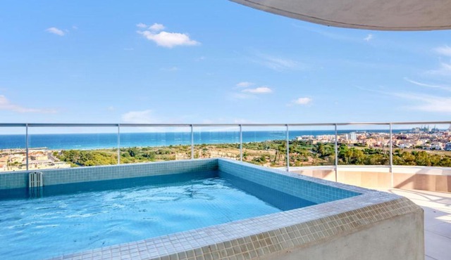 Luxury Penthouse with Panoramic Sea Views
