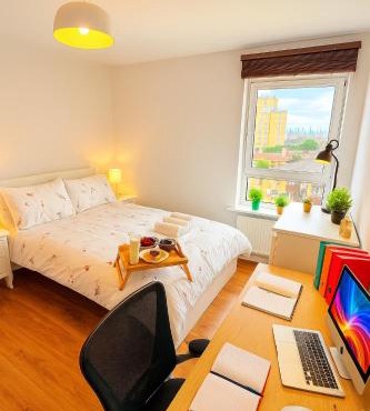 Luxury Penthouse Balcony Flat - 5 Min to Canary Wharf - Prime Long Stays