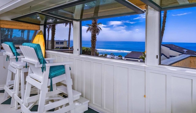 Luxury Penthouse Condo, Sunroom with Ocean Views – 20 STEPS TO THE OCEAN!