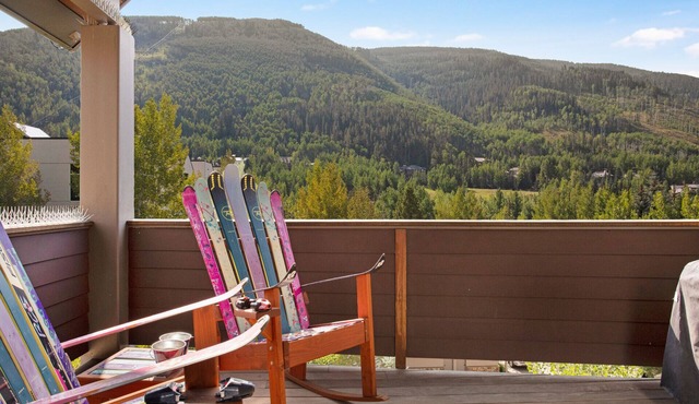 Luxury Penthouse Condo with Covered Parking - 2 Minute Walk to Cascade Lift
