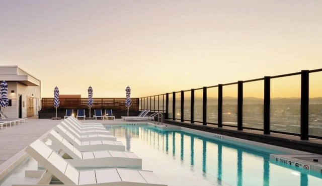 Luxury penthouse in enchanting Denver with bar, gym, pool, sauna & more