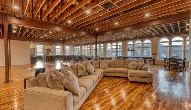 Luxury Penthouse located in the heart of Yankton.