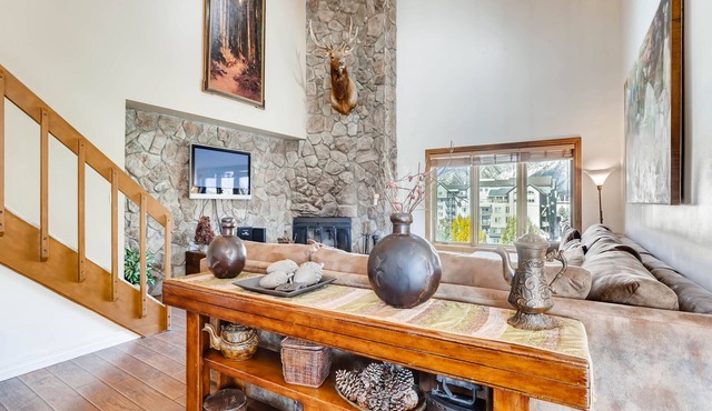 Luxury Penthouse near Riverfront Gondola A808