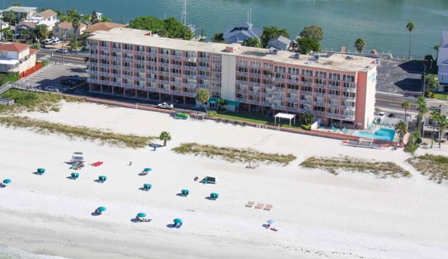 Luxury Penthouse Suite at the Island Inn Beach Resort