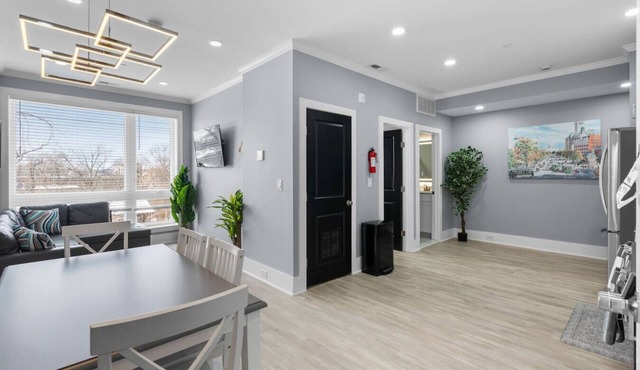 Luxury Penthouse Unit+ Rooftop+ Private Parking+3BD