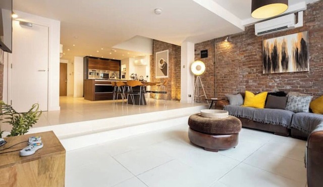 Luxury Penthouse With Private Roof Terrace