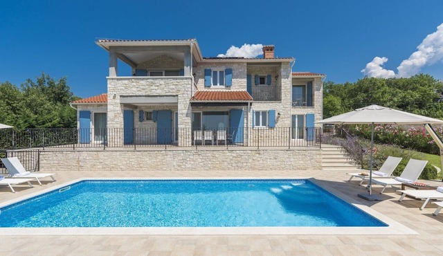 Luxury pet-friendly 4BR villa Stella Istriana with private pool, sauna, jacuzzi in Visnjan
