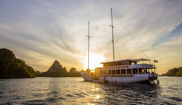 Luxury Phinisi Yacht