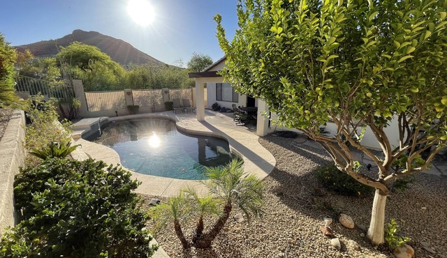 Luxury Phoenix Oasis, pool, walking trail, high end, specials, ask!