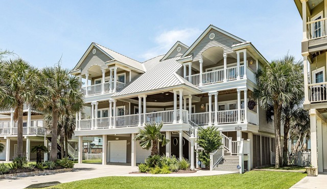 Luxury Pirates Beach home with private pool, tropical bar, hot tub, WiFi & gym