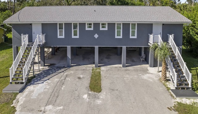 Luxury place - 23019 in Port Charlotte , one block to the Bayfront Park/Harbor