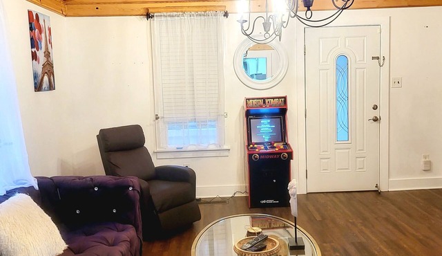 Luxury Playland of Newnan- Arcade Game/PETS & LONGER TERM STAYS WELCOMED!