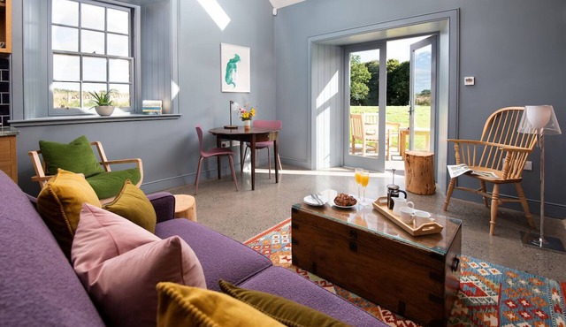 Luxury Ploughman’s Bothy. Hyperfast WiFi, carbon negative and dog friendly!