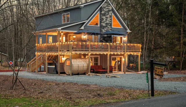 Luxury Pocono Retreat | Sauna | Hot Tub | Games